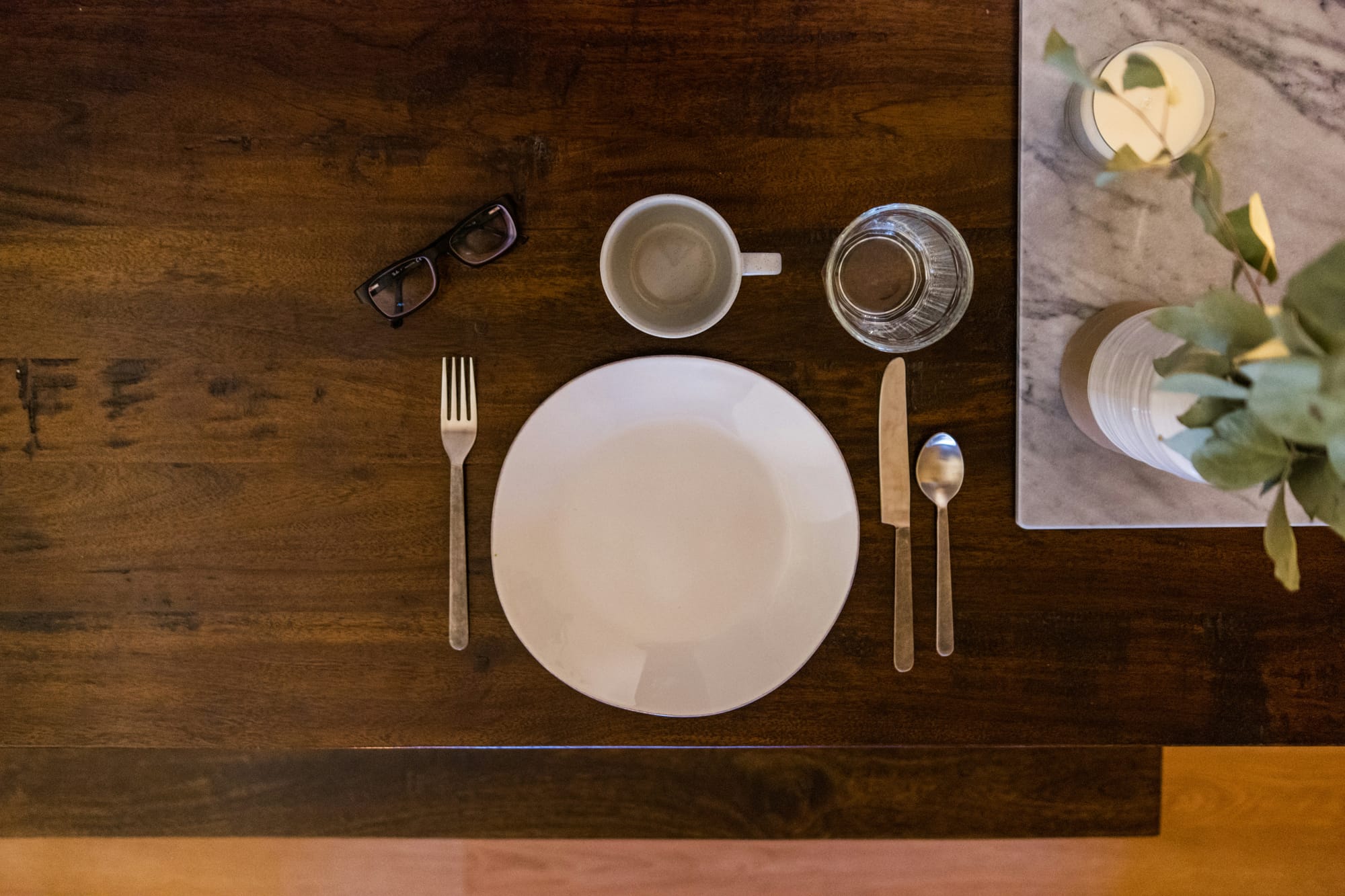 The Seating Maths Nobody Does: Round, Rectangular or Extending Oak Dining Tables