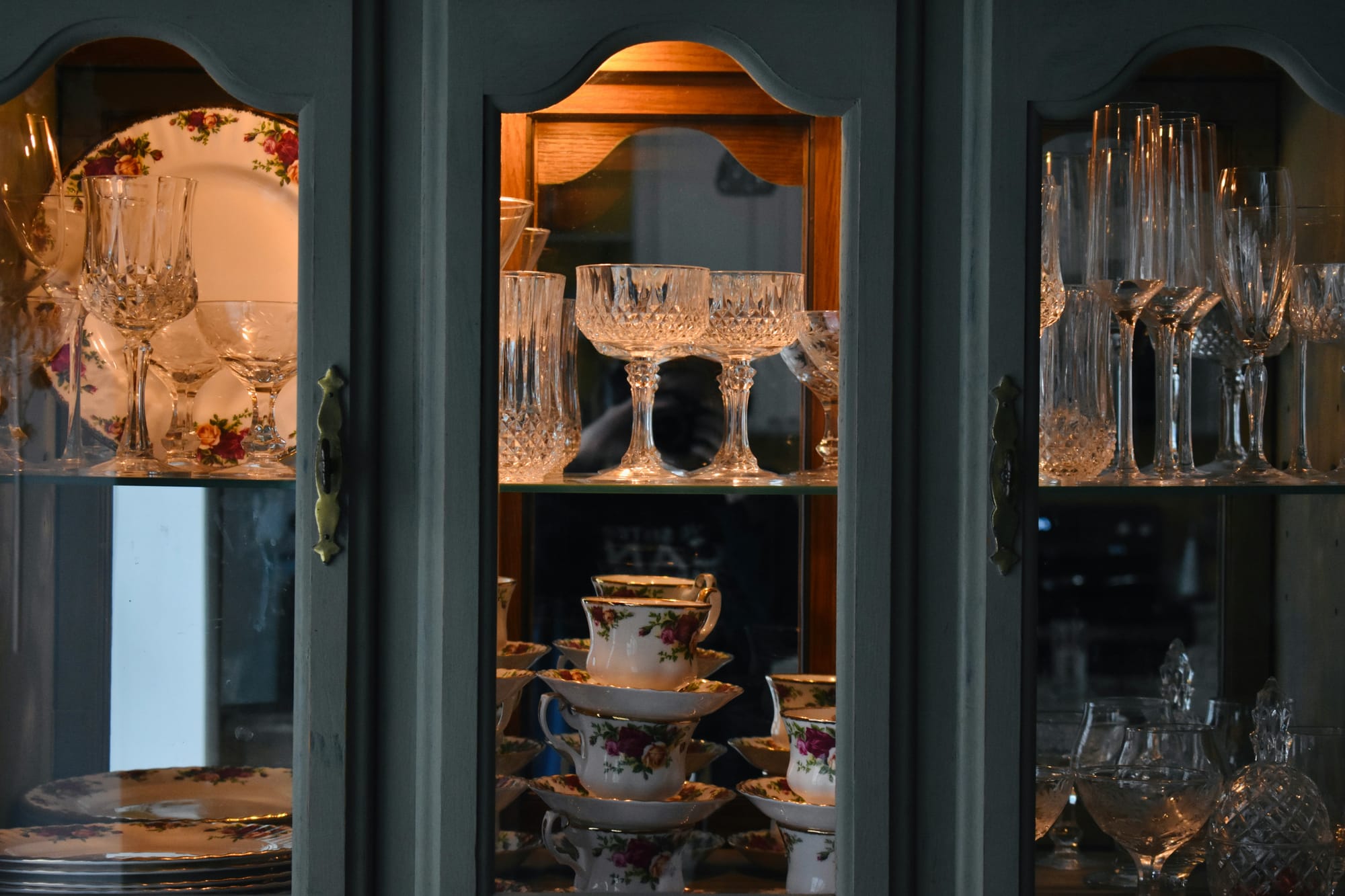 Styling a Grey Display Cabinet Like a Curator: The Rule of Restraint