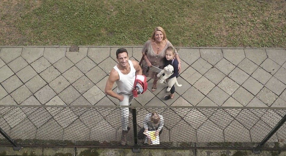 The Balcony Movie : le monde entier est un théâtre...