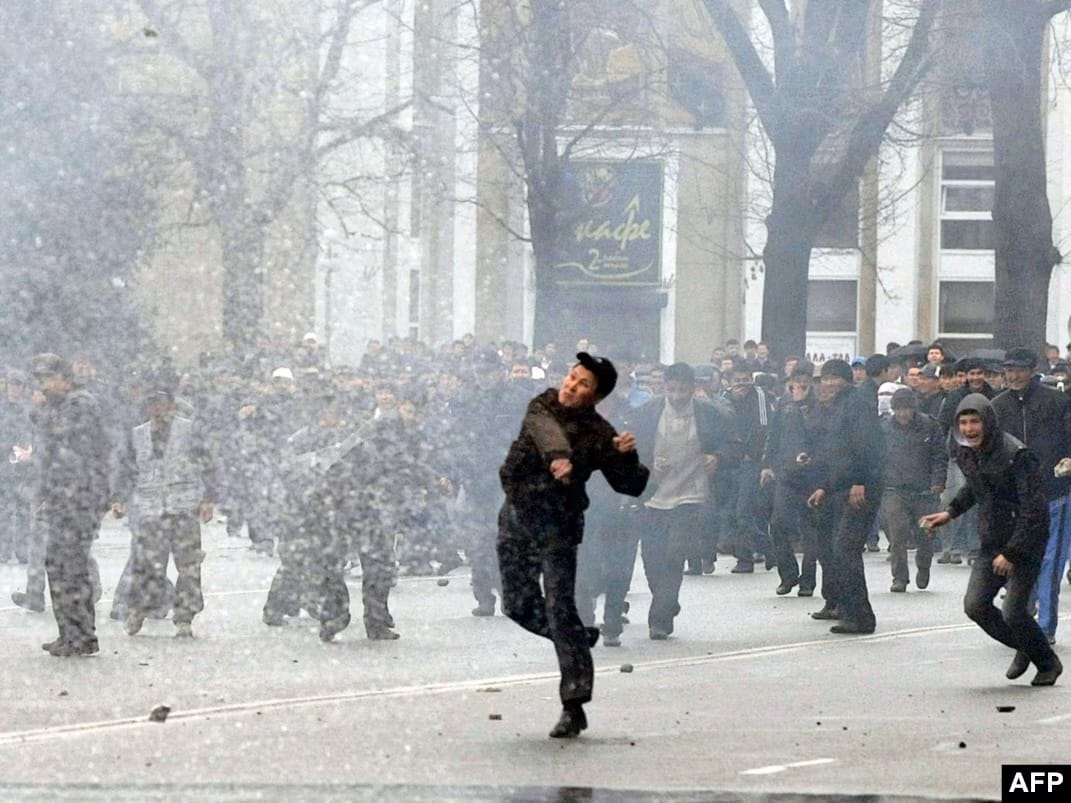 Kyrgyzstan’s Revolutions in an Authoritarian Neighbourhood: Why the Kyrgyz Keep Toppling Their Leaders - Eric B