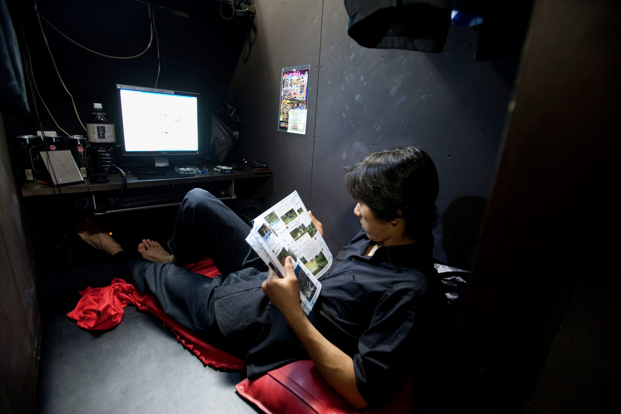 'Net Café Nanmin': Japan's Forgotten Homeless - Etienne Y