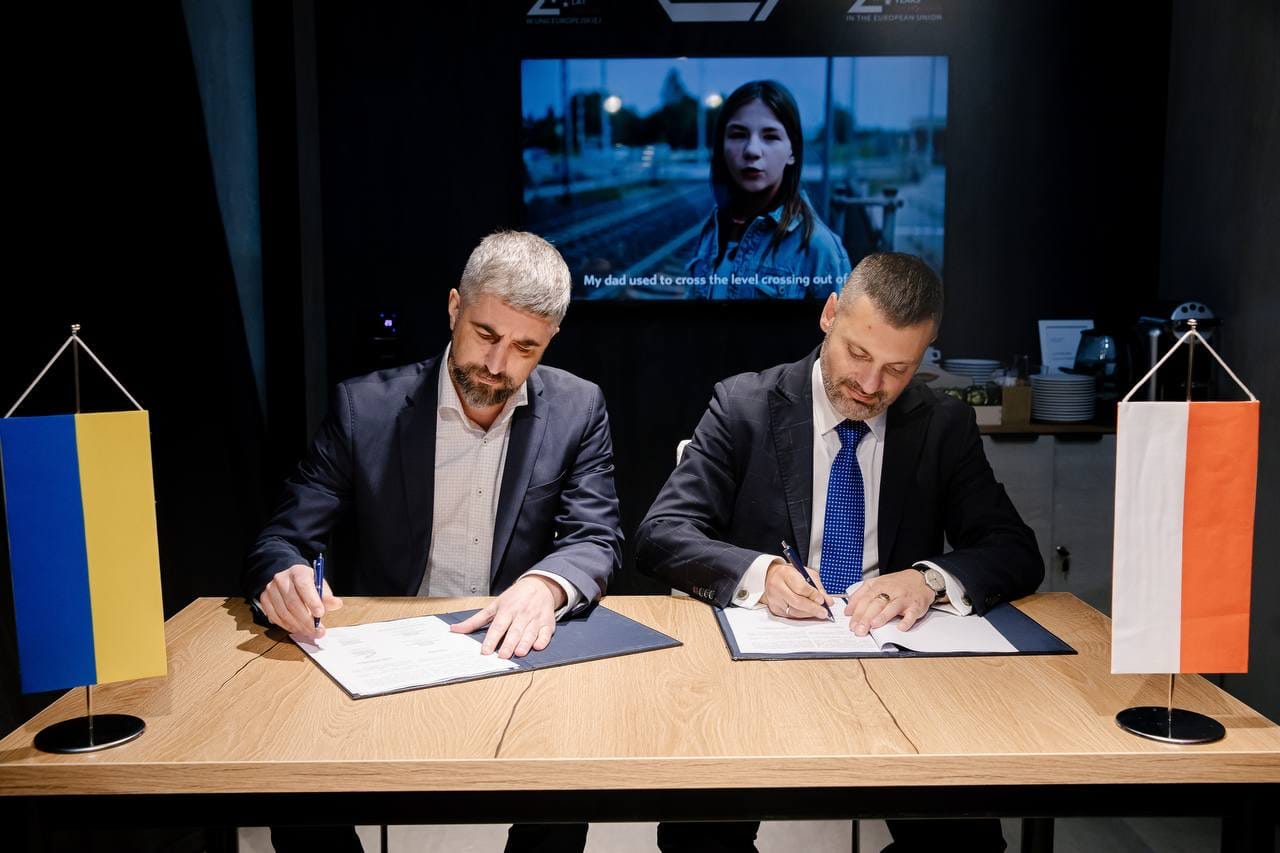 Ukranian and Polish railway operators agree to develop intermodal routes to Asia