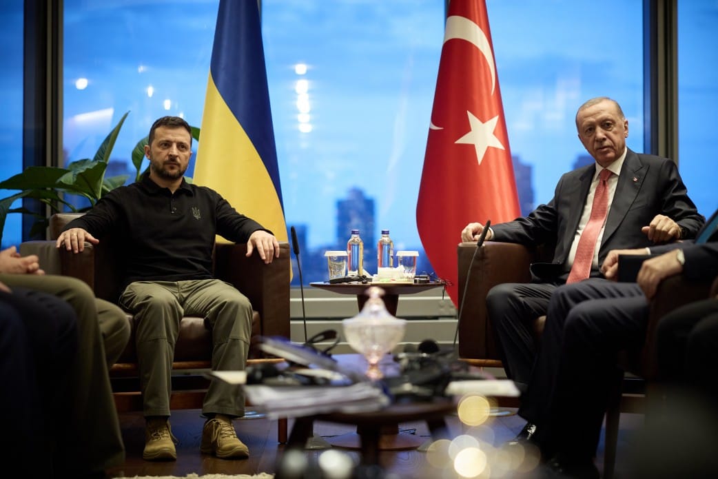 Zelensky discusses investments and reconstruction with Turkey's Erdogan in New York