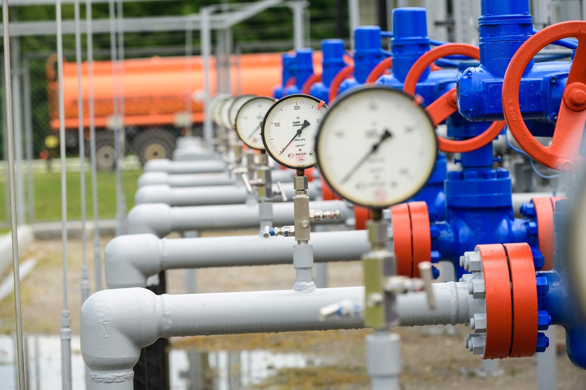 DTEK seeks to sign long-term US LNG import contracts next month, CEO says