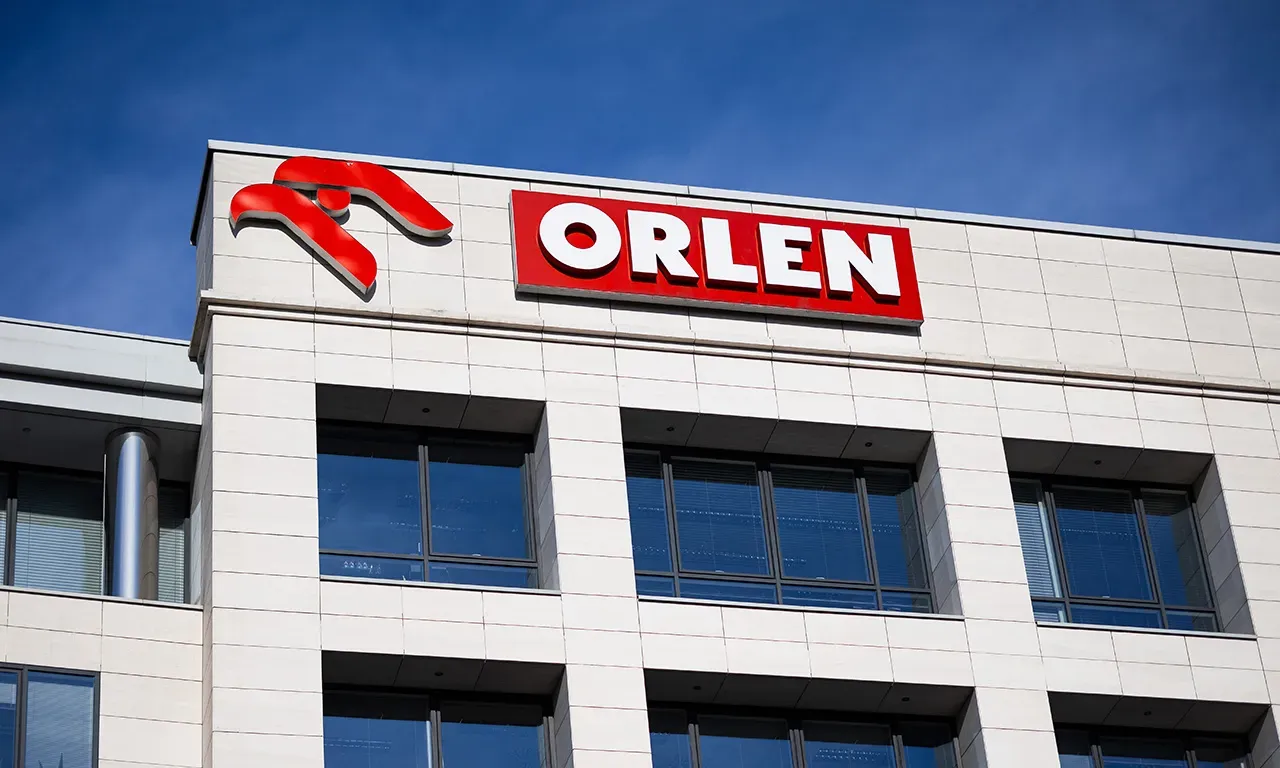 Ukraine's Naftogaz buys additional 100 mcm of LNG from Polish Orlen