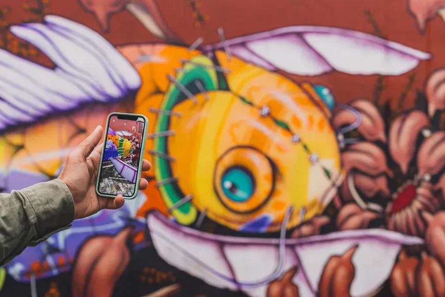 Grafites do Beco do Batman (SP) ganham vida com app de realidade aumentada