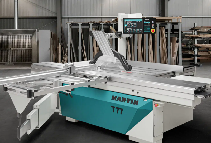 Precizie Germană Redefinită: O Analiză Detaliată a Circularului cu Masă Mobilă MARTIN T77