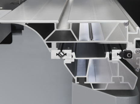 Secțiune prin carul glisant "X-Roll" de la FORMAT4, sistem patentat cu ghidaje care asigură precizie și funcționare fără întreținere.