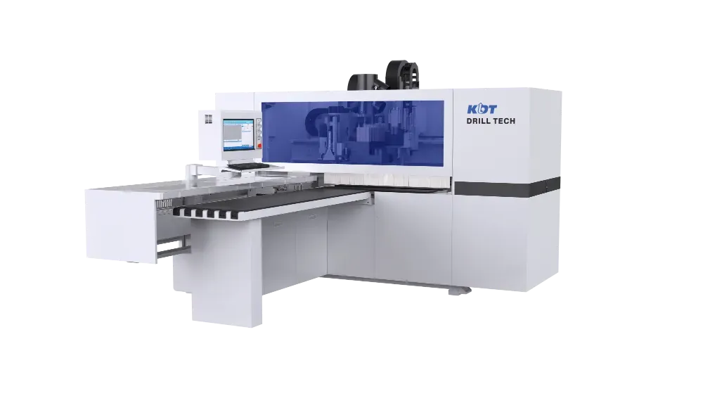 Mașina de găurit CNC KDT KD-612G expusă într-un showroom de utilaje pentru prelucrarea lemnului.