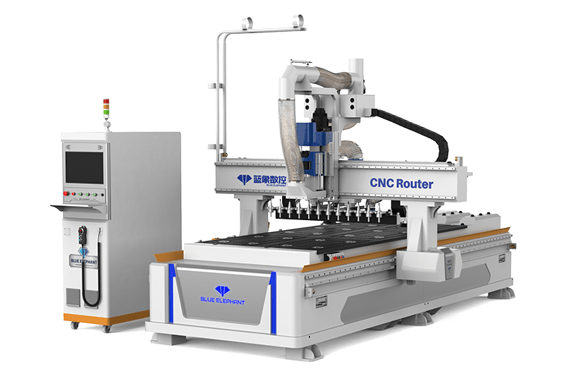 Un CNC router tip nesting de la Blue Elephant, cu masă vacuum și magazie de scule liniară (ATC), folosit pentru debitarea și frezarea panourilor de PAL sau MDF