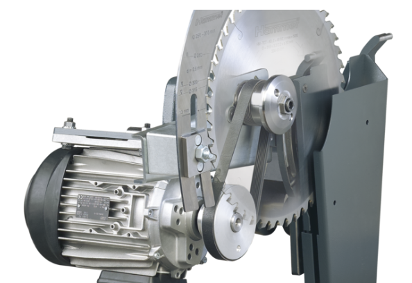 Detaliu cu panoul de control digital "Power-Drive" al unui circular Felder, afișând reglajele electromotorii precise pentru înălțimea și înclinarea pânzei.