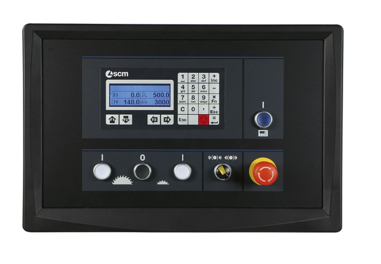 Detaliu cu panoul de control electronic "Ready" (versiunea 3 axe) al unui circular SCM, afișând setările digitale pentru rigla paralelă, înălțime și înclinare.