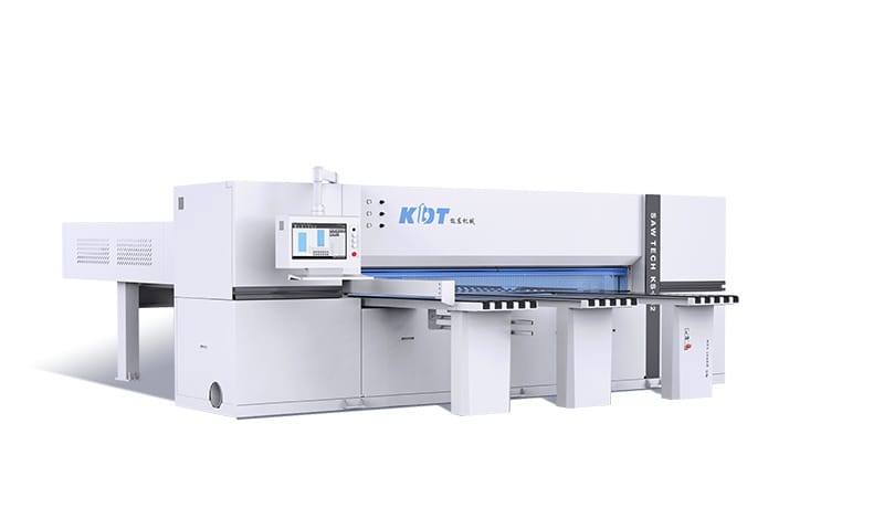 Fierăstrău de debitat în pachet (beam saw) industrial KDT KS-832D, cu sistem de încărcare posterioară și mese frontale cu perne de aer.