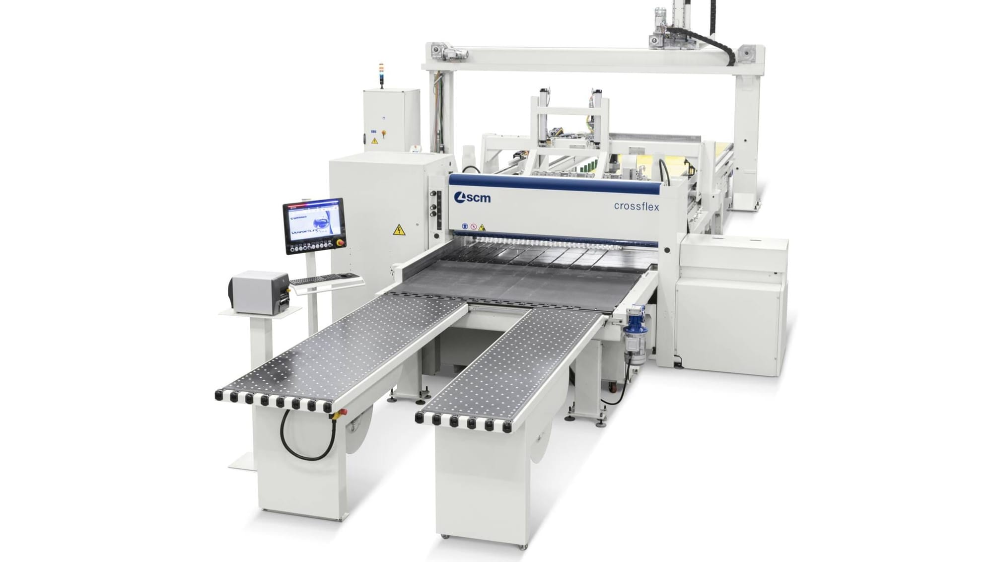 Centru de secționat industrial SCM Gabbiani CFX cu mese de încărcare cu pernă de aer și sistem automatizat de manipulare a plăcilor, vedere de ansamblu.