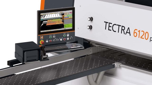 Panoul de control CNC al fierăstrăului de debitat HOLZ-HER TECTRA 6120, cu software de optimizare tăiere (Easy-Plan) și imprimantă de etichete.