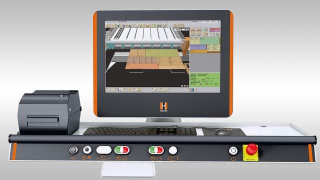 Panoul de control CNC al fierăstrăului de debitat HOLZ-HER LINEA, cu software de optimizare 3D a tăierii și imprimantă de etichete atașată.