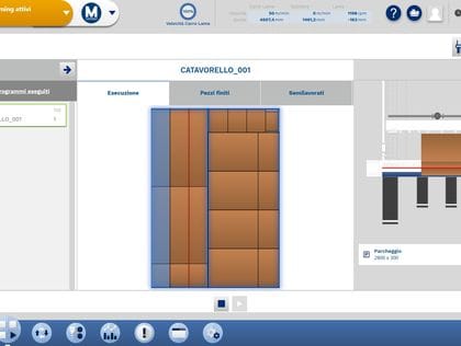 Interfața software-ului SCM "Maestro Cut", arătând un plan de optimizare a tăierii (nesting) pentru un fierăstrău de debitat panouri.