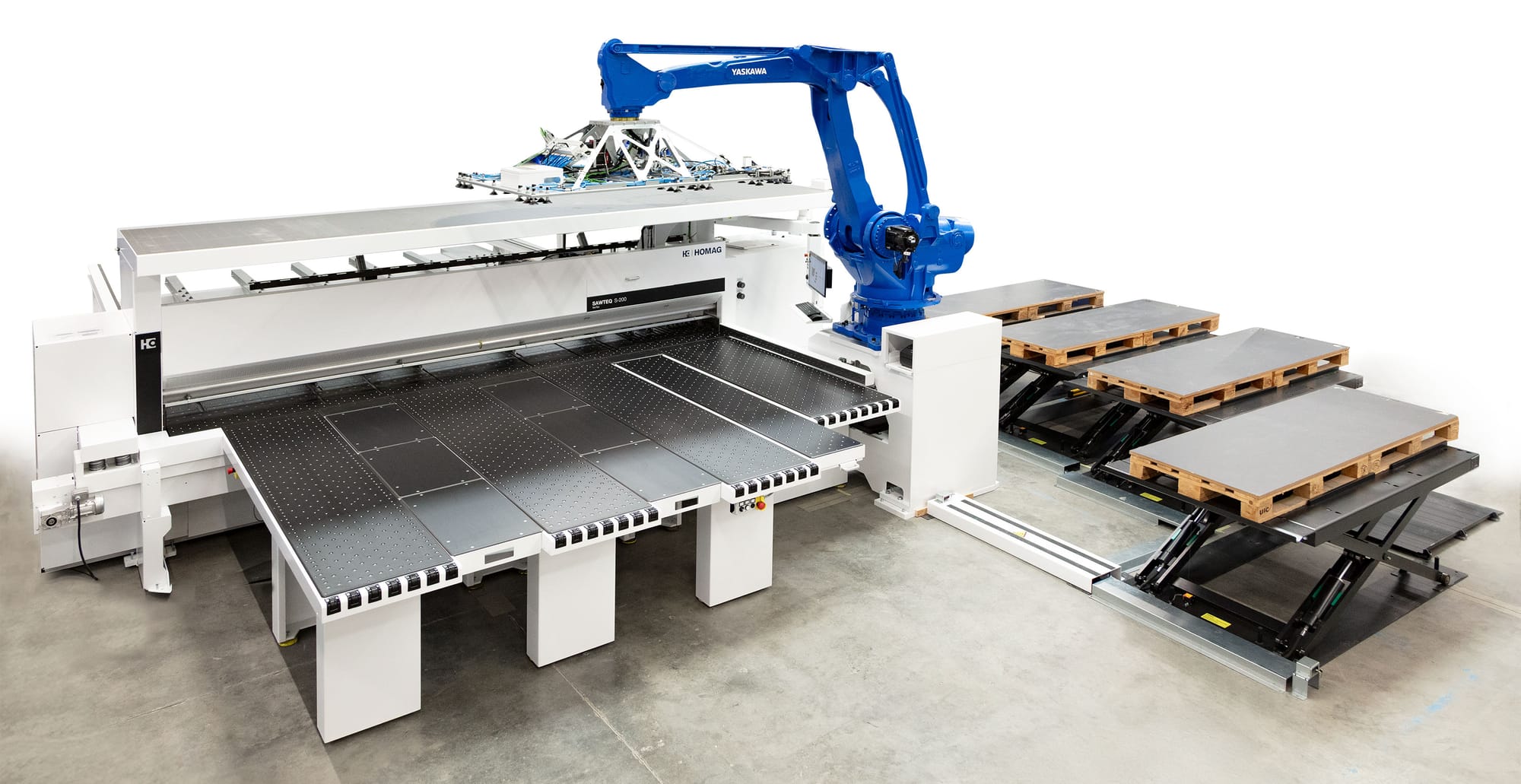 Mese de stivuire automate (destacking tables) pe platforme hidraulice, poziționate la ieșirea fierăstrăului robotizat HOMAG SAWTEQ S-200 flexTec.