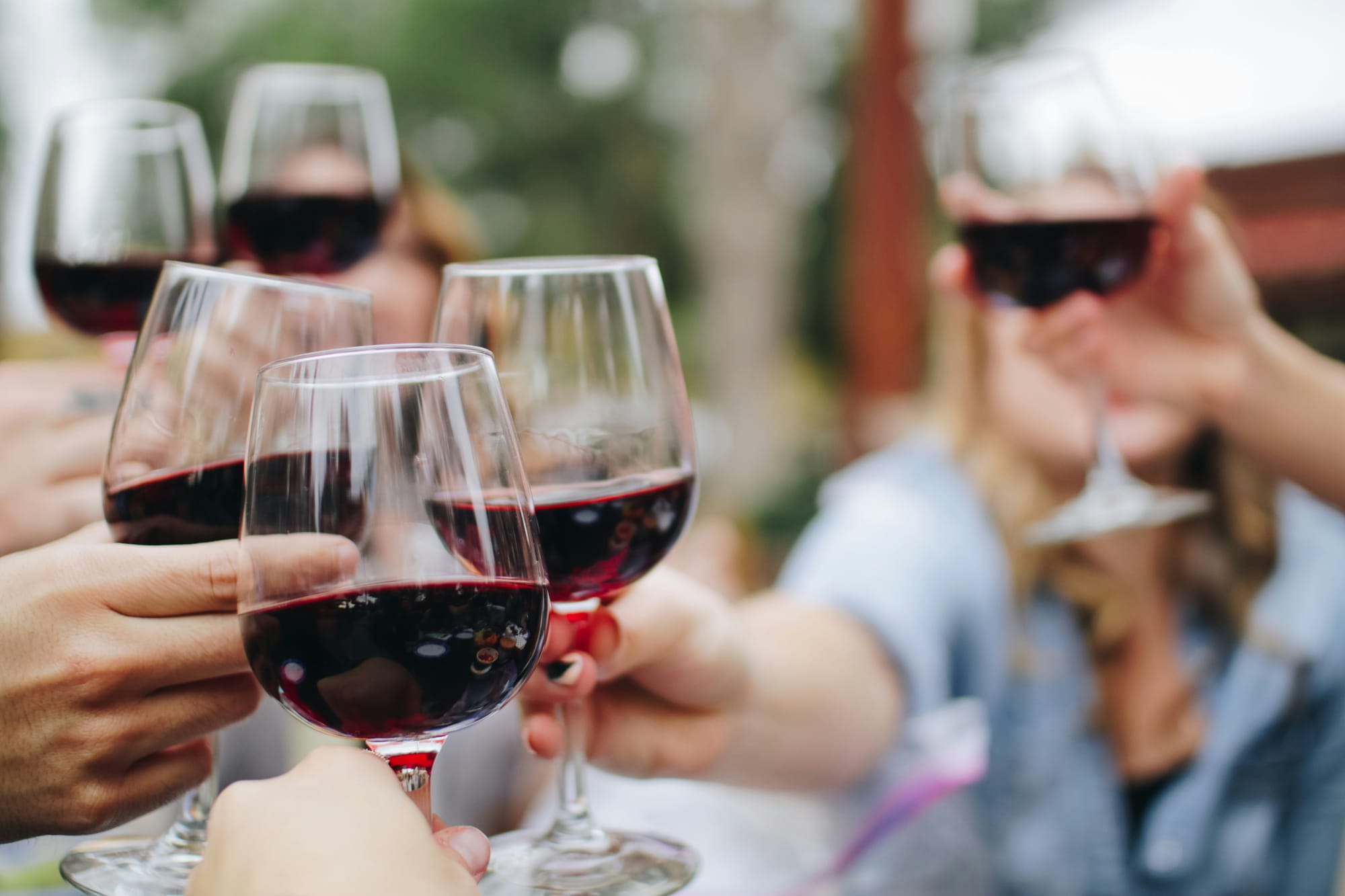 Choosing the Perfect Burgundy Wine for Your Next Dinner Party