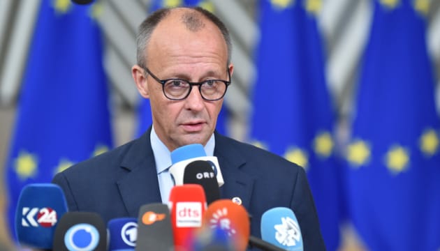 Klartext in Paris: Kanzler Merz fordert von Selenskyj „Pflicht statt Flucht“ für junge Ukrainer