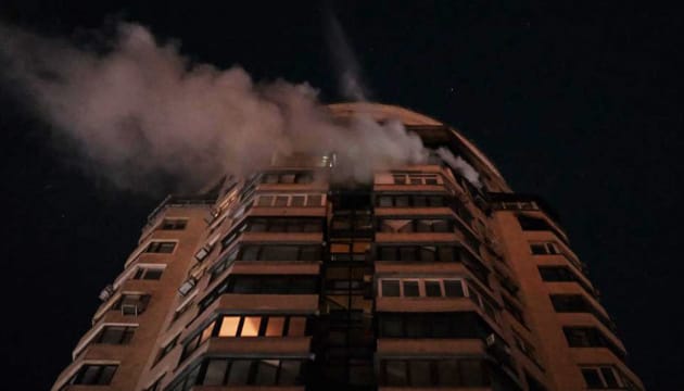 Russischer Raketenangriff erschüttert Kyjiw: Explosionen in der Nacht