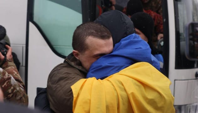 Ukraine feiert triumphalen Gefangenenaustausch: 157 Helden kehren aus russischer Haft heim