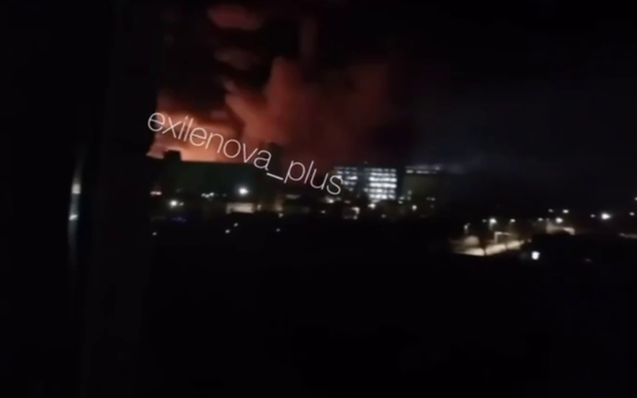 Ukraine trifft Russlands Öl-Drehkreuz im Süden: Drohnenangriff auf Tichorezkij legt Feuer frei