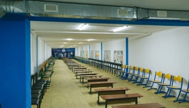 Unter der Erde zur Schule: 20.000 Kinder lernen in Charkiws U-Bahn-Stationen