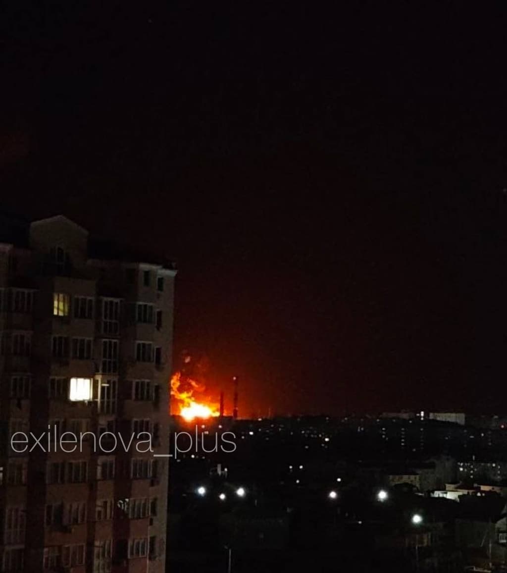 Ukrainische Drohnen treffen Öldepot in Sewastopol — Explosionen über besetzter Krim