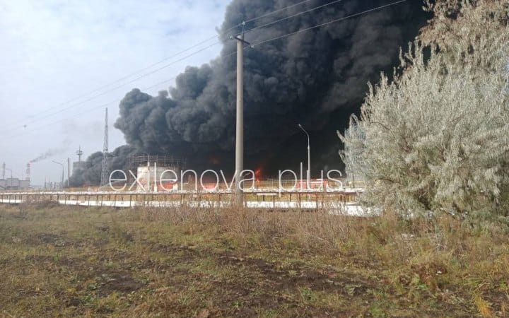 Ukrainische Drohnen treffen russische Ölraffinerien in der Tiefe des Hinterlandes