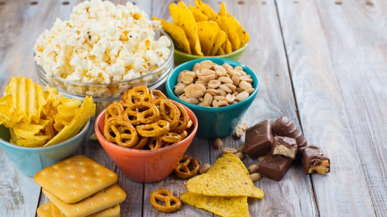 Baked Snacks Market Report: Size and Growth Opportunities