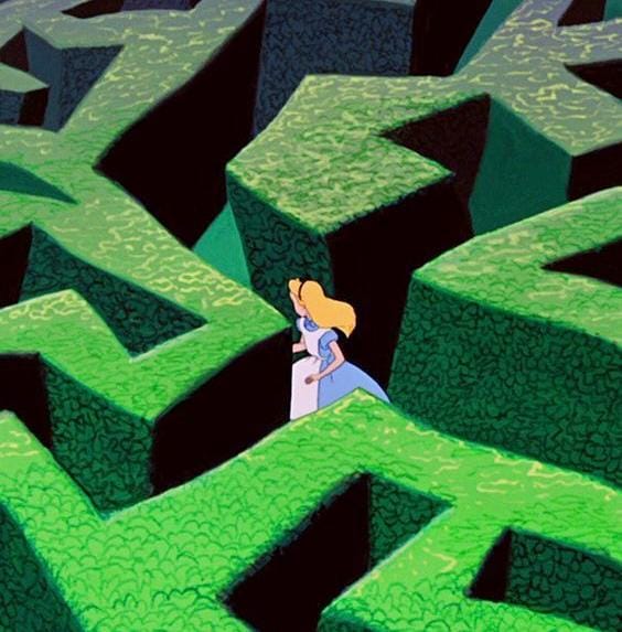 Alice, Amélie e Kimmy: i volti dell’evasione tra letteratura, cinema e serie TV