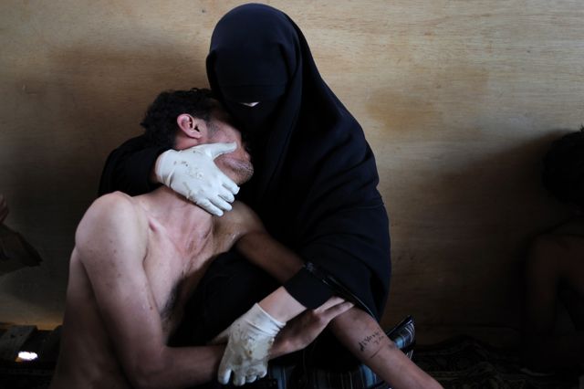 Samuel Aranda, Spain, for The New York Times. World Press Photo of the Year 2011. Sanaa, Yemen, 15 October 2011 Samuel Aranda, Spain, for The New York Times