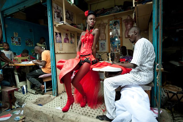 2nd prize Arts and Entertainment Singles. Vincent Boisot, France, Riva Press for Le Figaro Magazine. Dakar fashion week, Dakar, Senegal, 9 July 2011 Vincent Boisot, France, Riva Press for Le Figaro Magazine