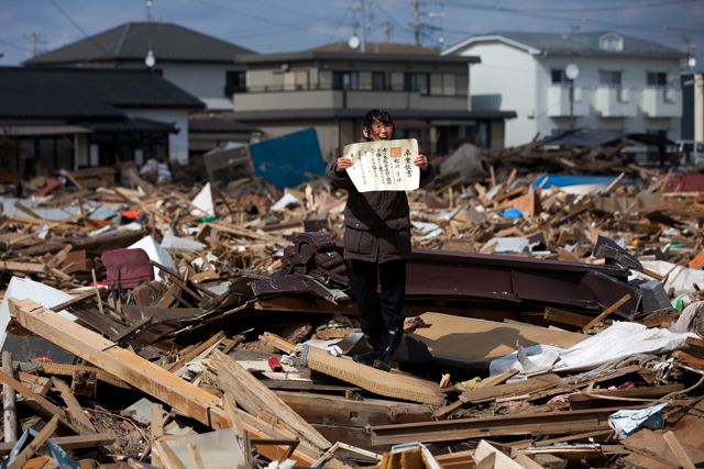 1st prize People in the News Stories. Yasuyoshi Chiba, Japan, Agence France-Presse. Tsunami, Higashimatsushima, Miyagi prefecture, Japan, 3 April 2011 Yasuyoshi Chiba, Japan, Agence France-Presse