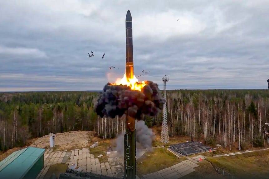 Kiev visée par une offensive russe : deux Oreshnik, multiples drones et missiles