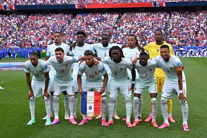 Mondial 2026 : la France devrait changer son flanc gauche face à une Suède emmenée par Isak