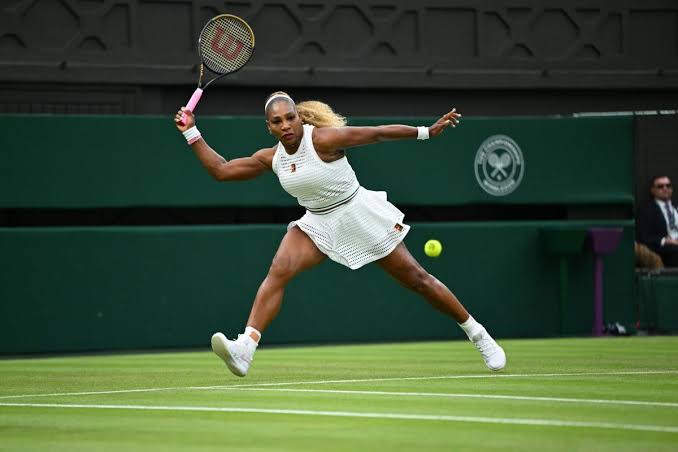 Wimbledon : Serena Williams sortie d’entrée, Fils et Djokovic passent, Shelton tombe