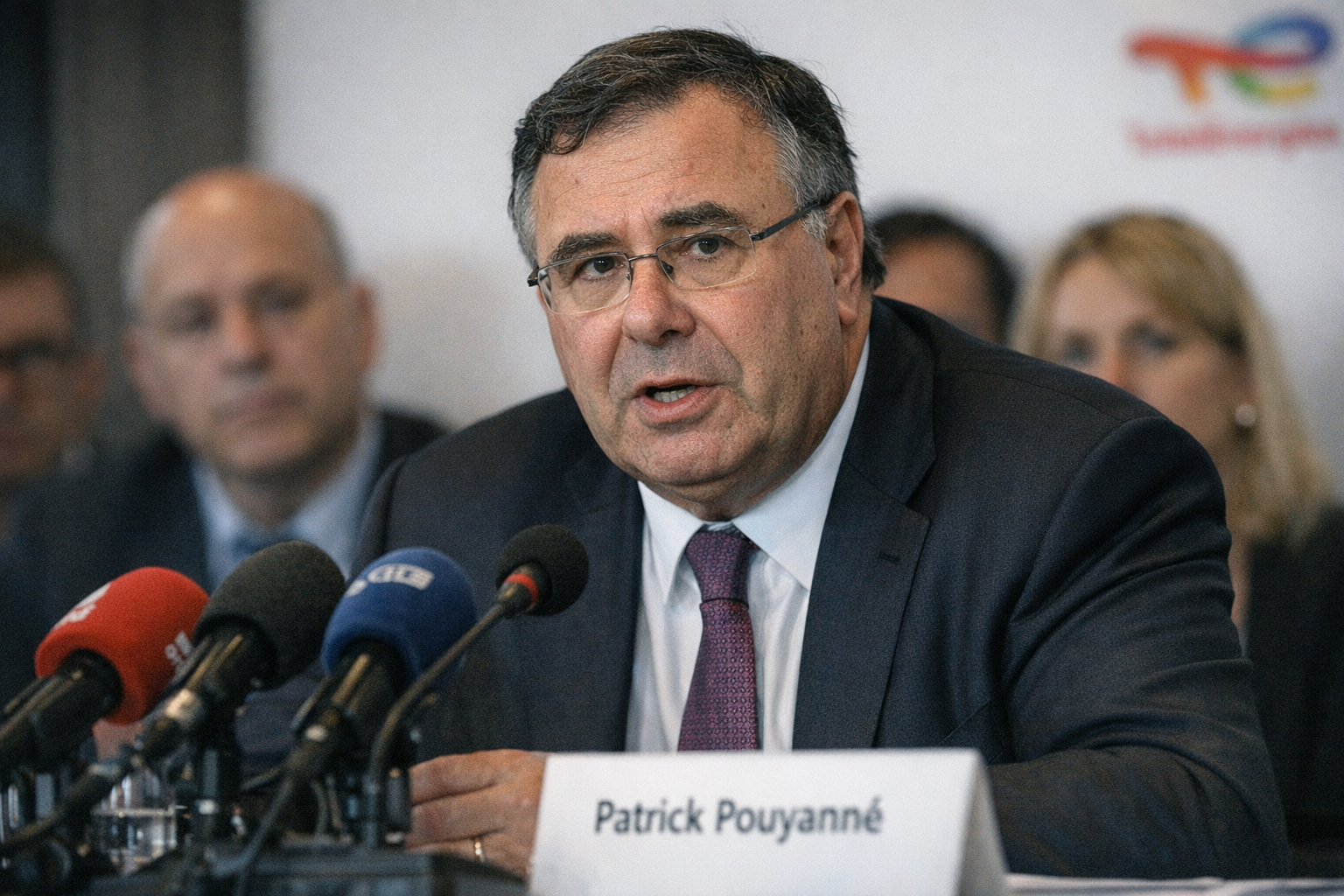 TotalEnergies rachète des actifs renouvelables de Shell et ouvre son portefeuille européen à KKR