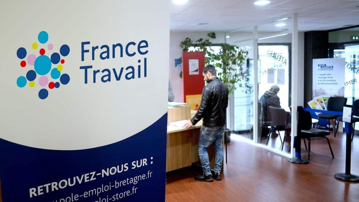 Le chômage repasse au-dessus de 8 % et enterre la promesse du plein-emploi