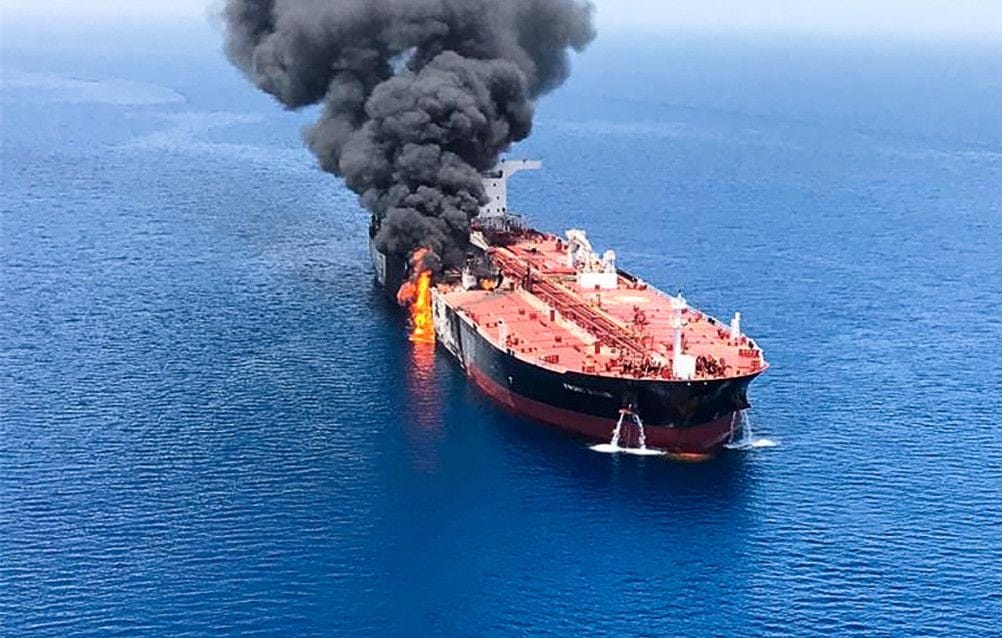Washington frappe trois pétroliers iraniens après des tirs de missiles
