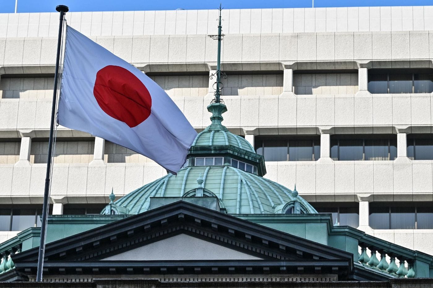 La Banque du Japon relève son taux directeur à 1,25 %, un plus haut depuis 1995
