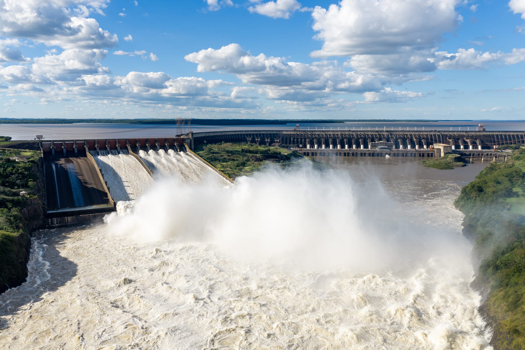 Projet de mega centre d’IA américian au Paraguay alimenté par le barraged’Itaipu